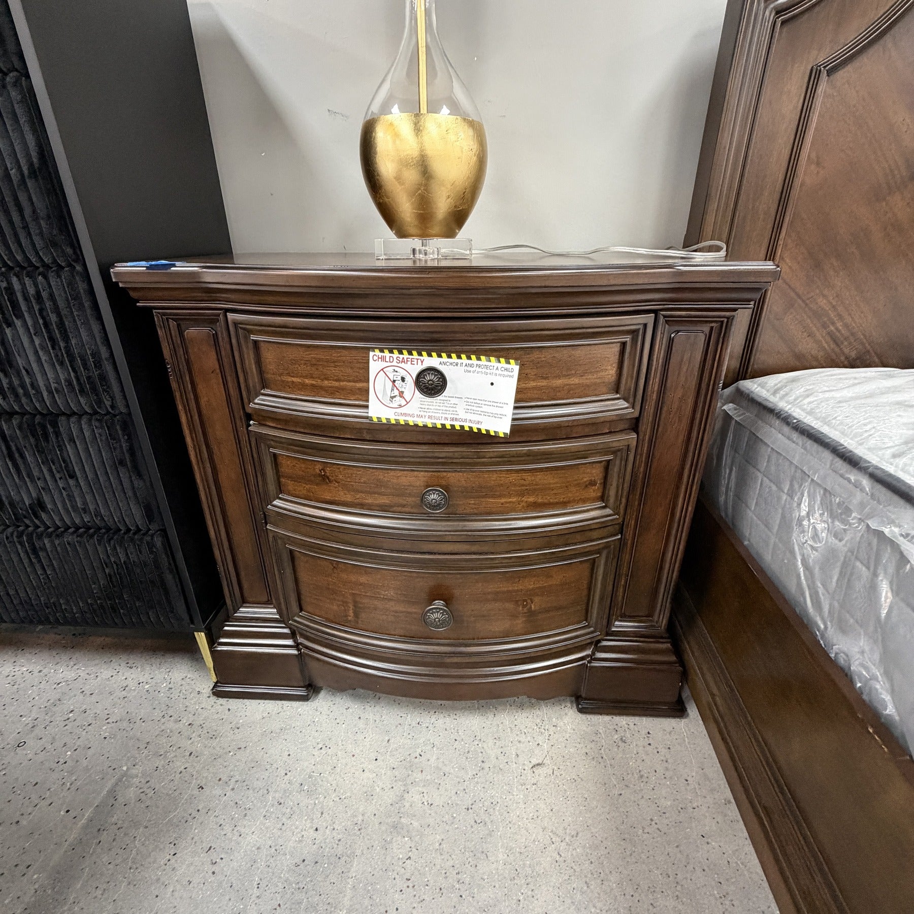 Belmont King Bed And Nightstand