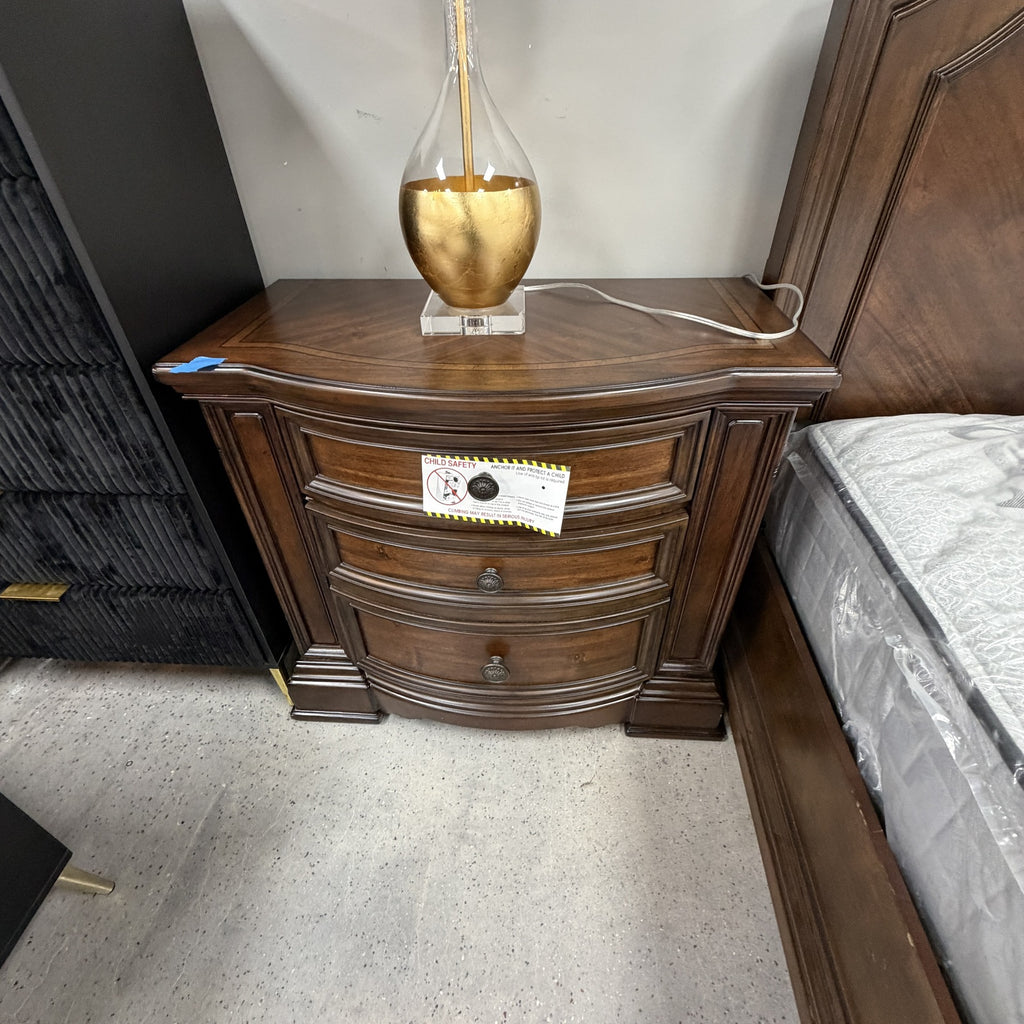 Belmont King Bed And Nightstand