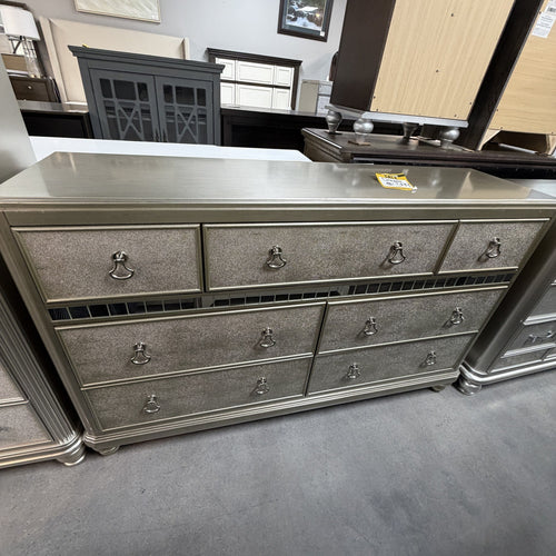 Bijou Dresser