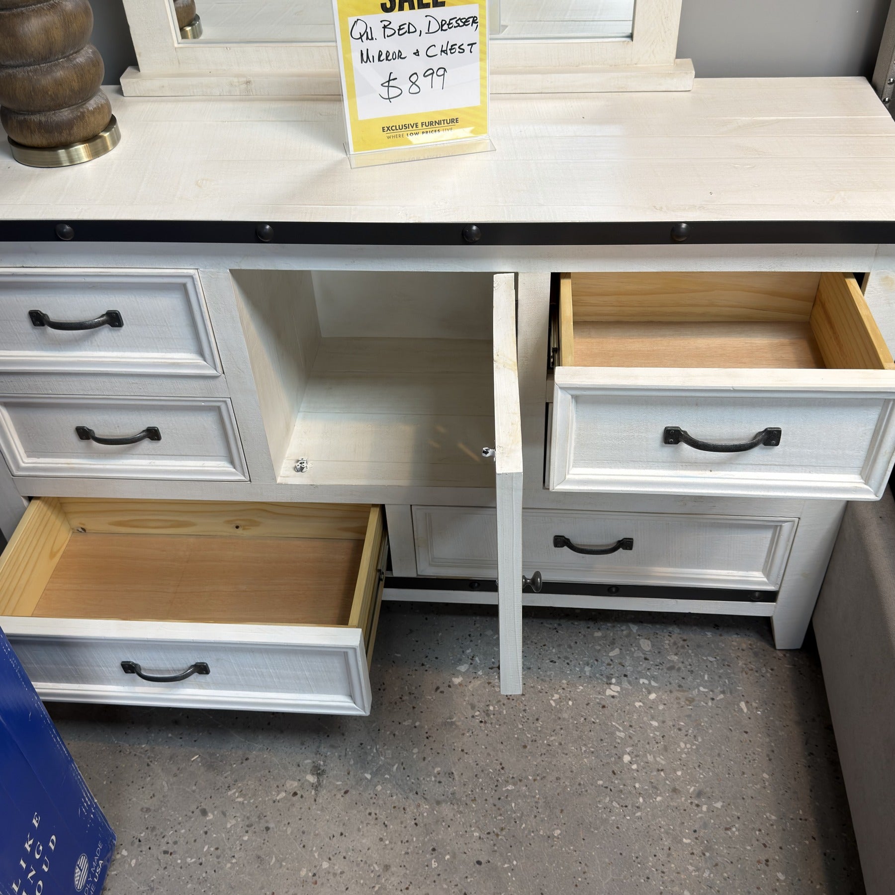 Frontier Milk White Queen Bedroom Set