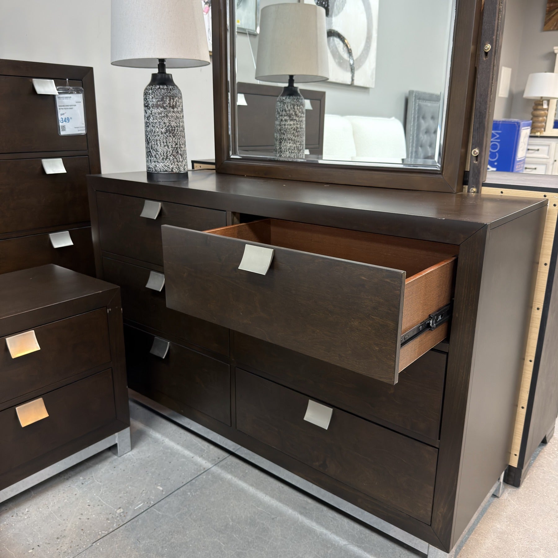 Grand Estate Walnut Queen Bedroom Set