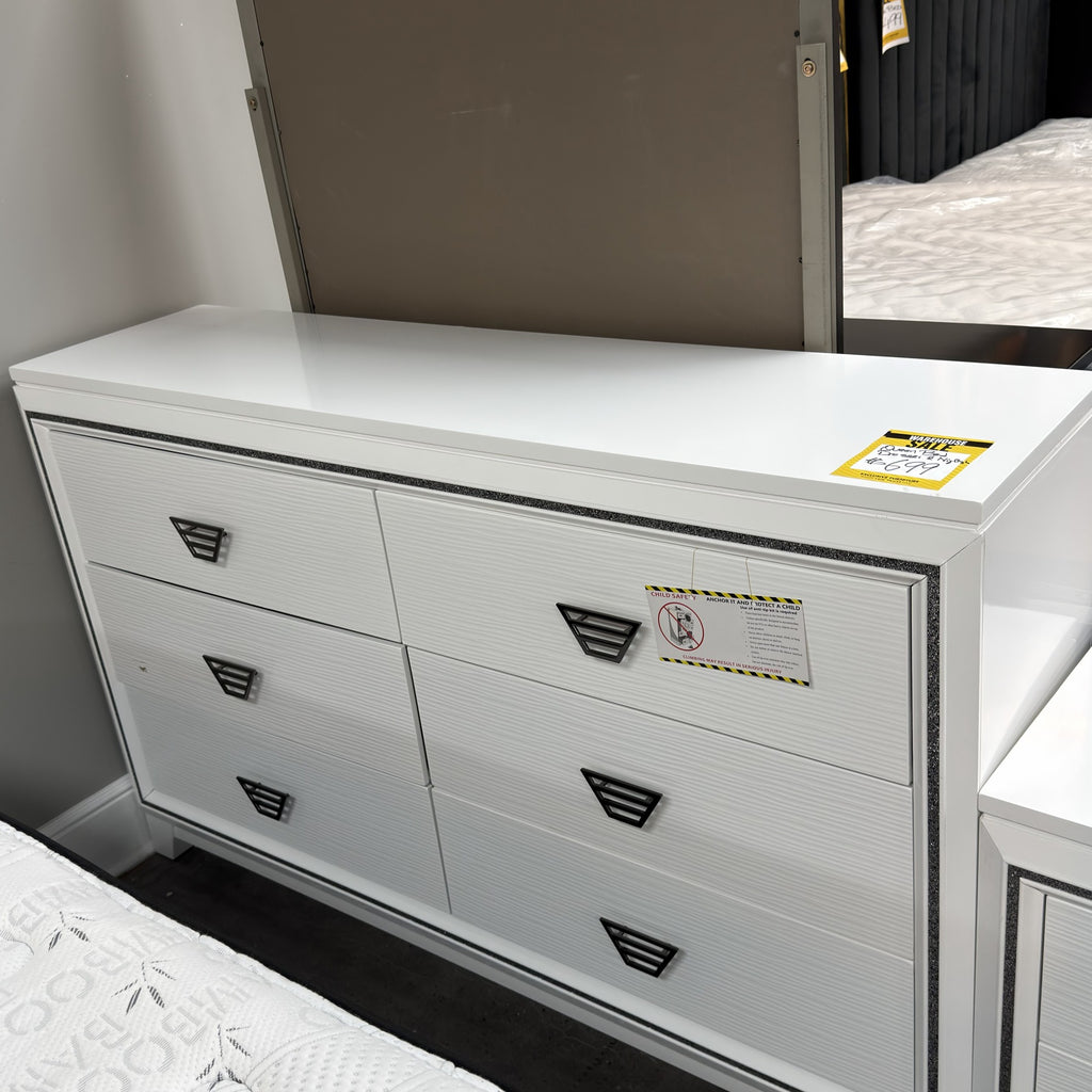 Urban Mantle Queen Bed, Dresser, Nightstand
