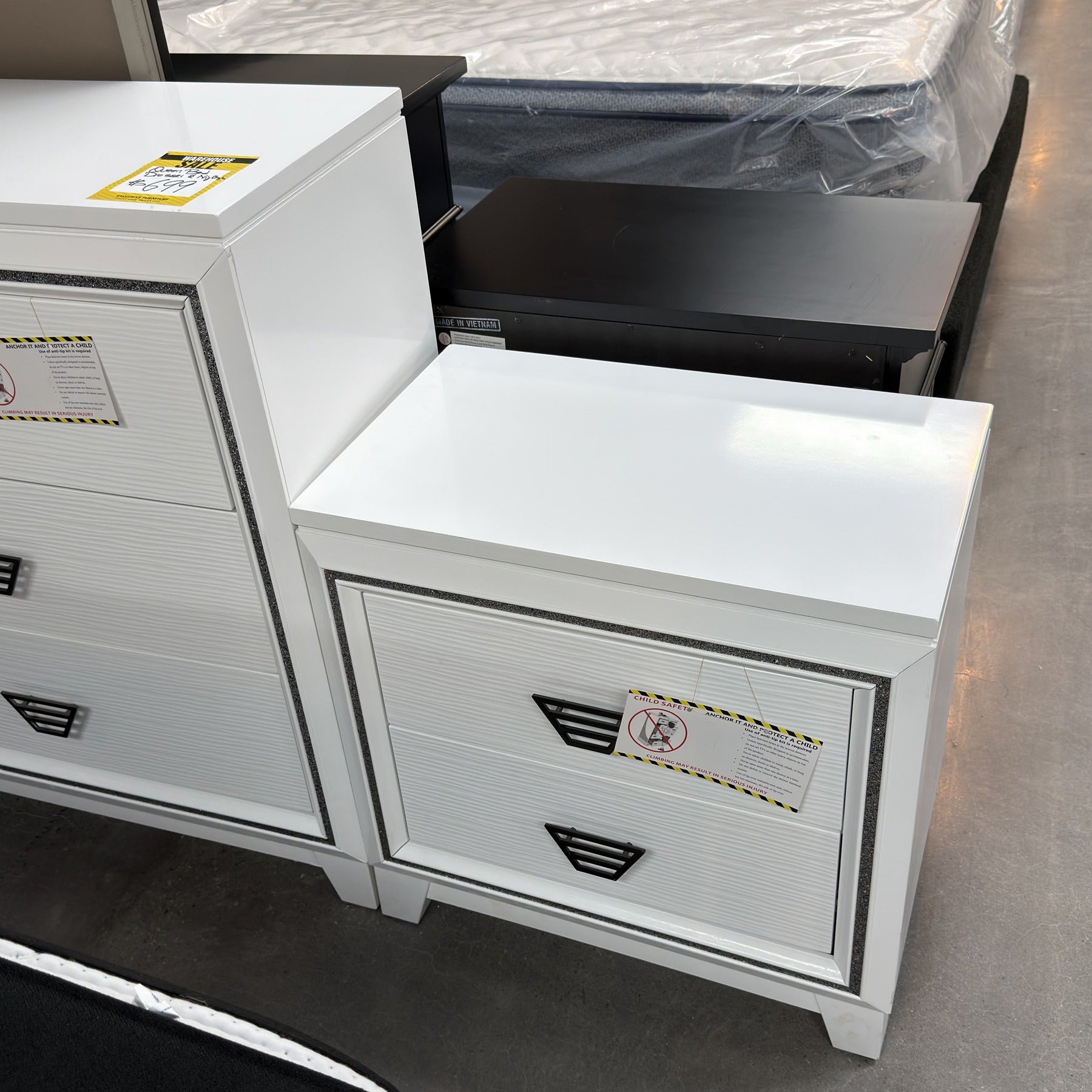 Urban Mantle Queen Bed, Dresser, Nightstand