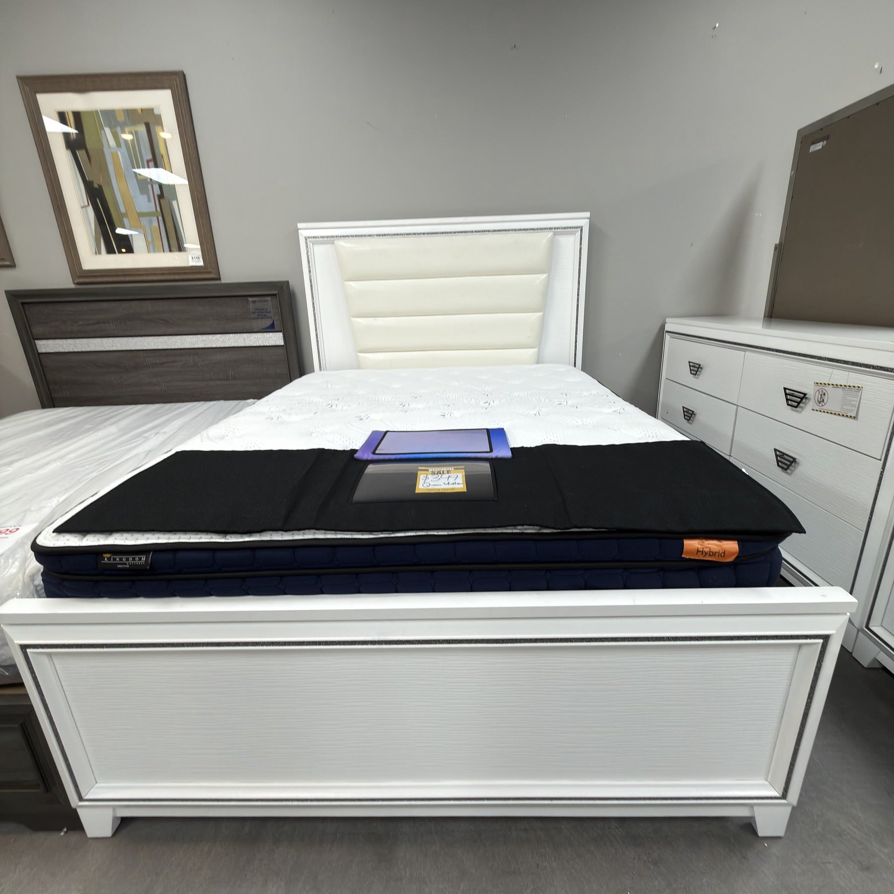 Urban Mantle Queen Bed, Dresser, Nightstand