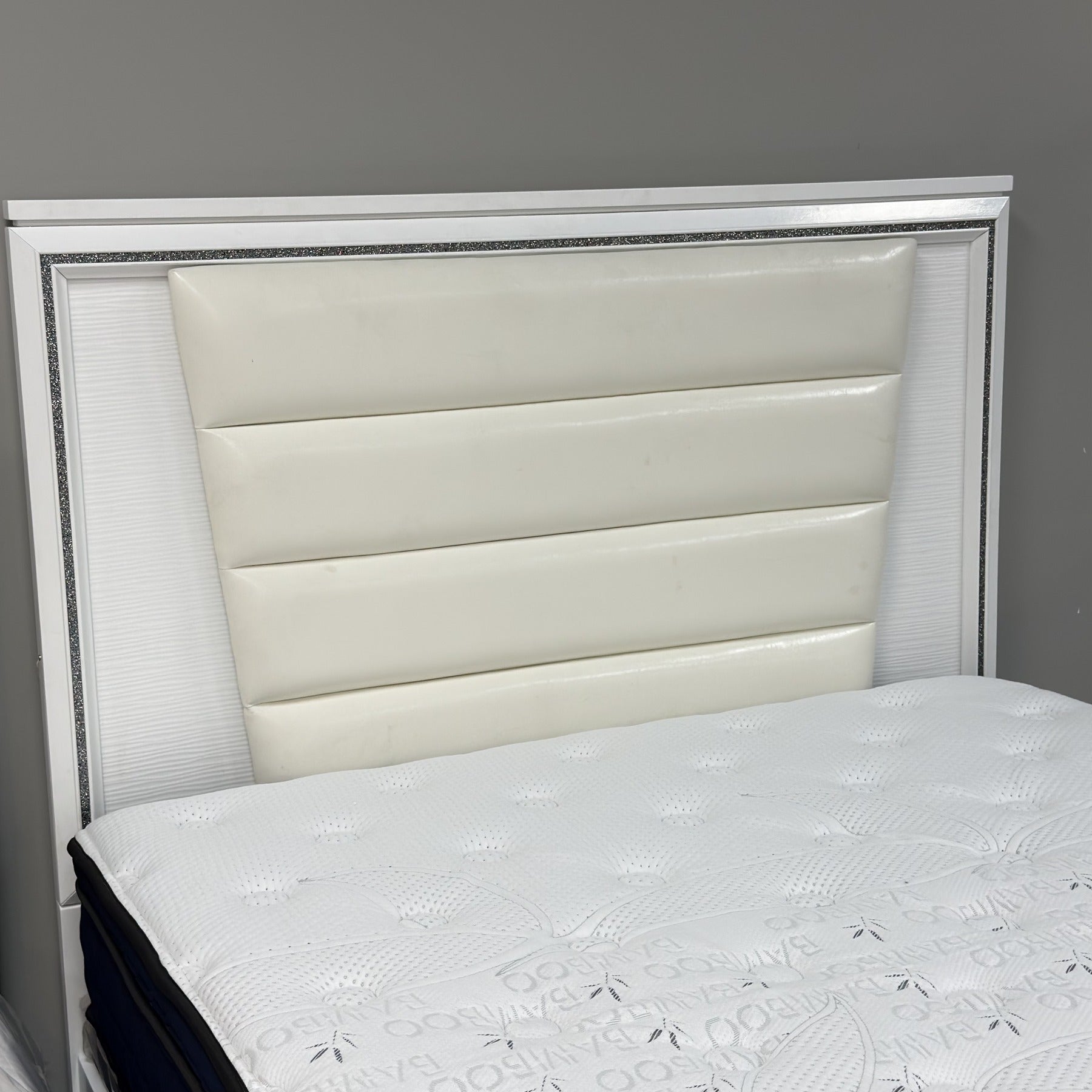 Urban Mantle Queen Bed, Dresser, Nightstand