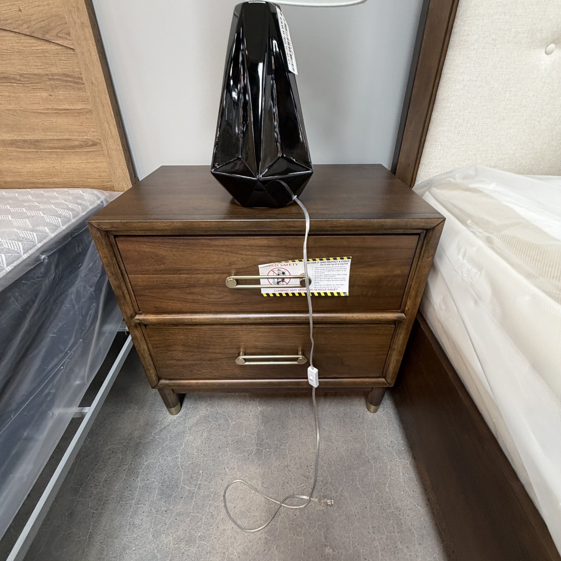 Weston Queen Bed And Nightstand