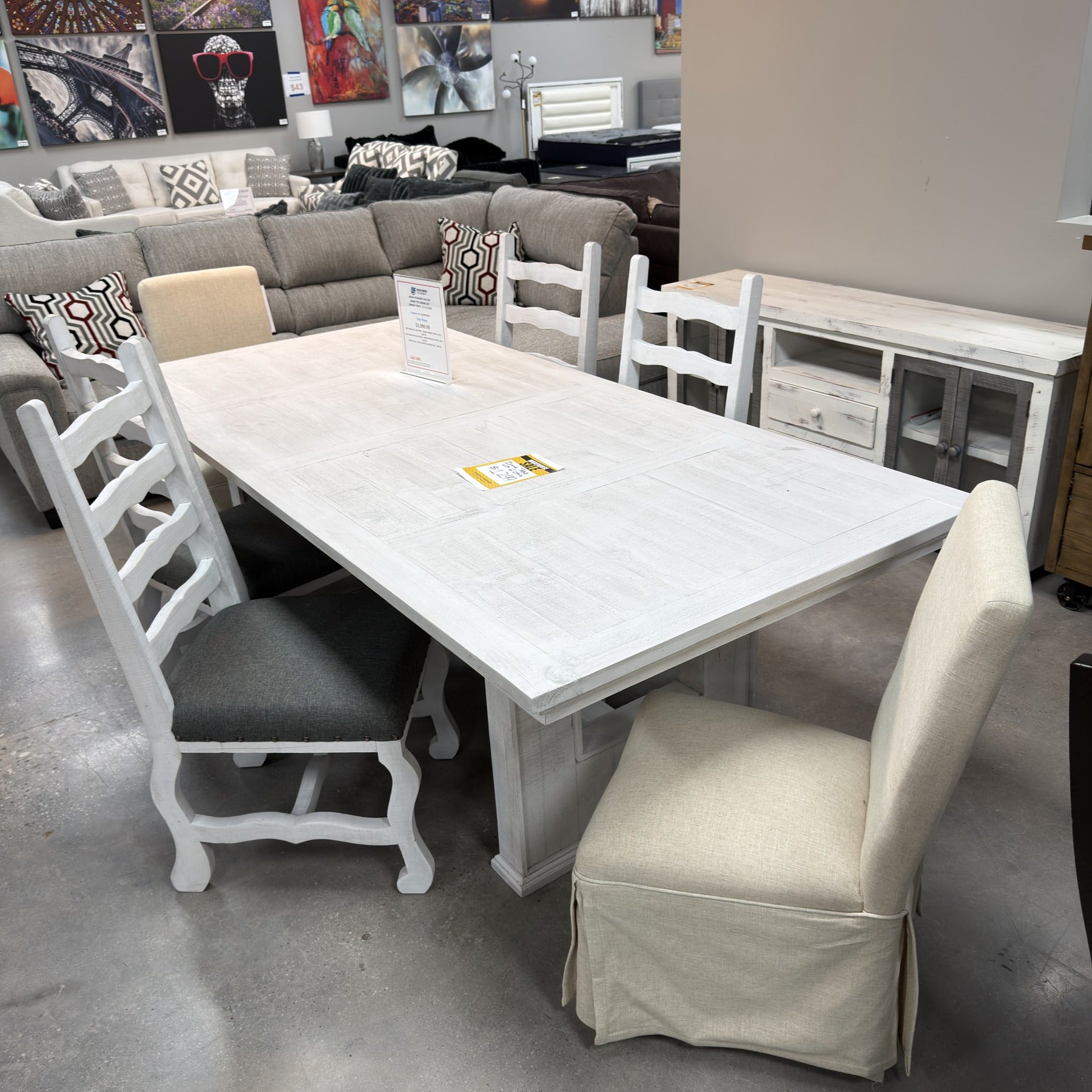 Frontier Grand Table
