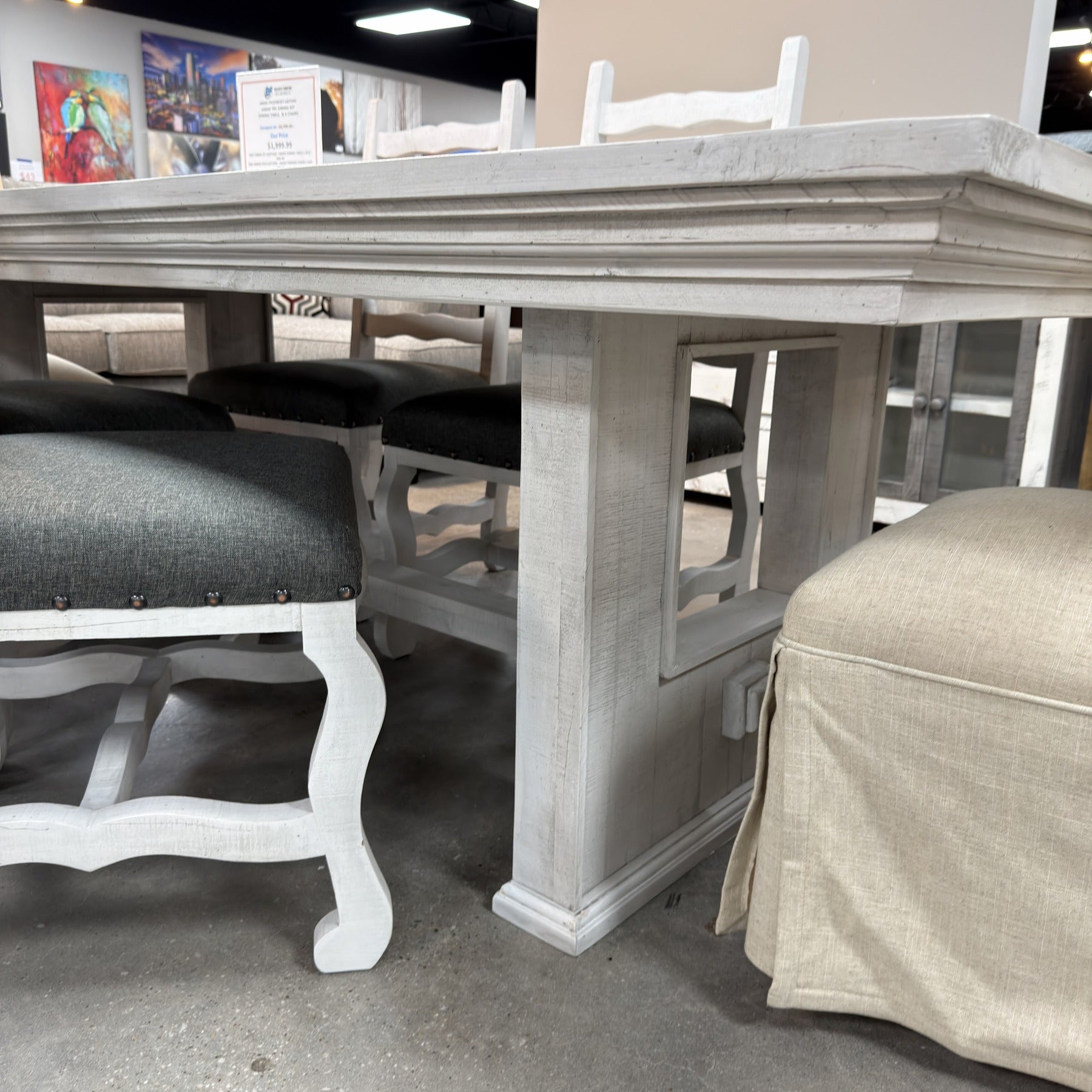 Frontier Grand Table
