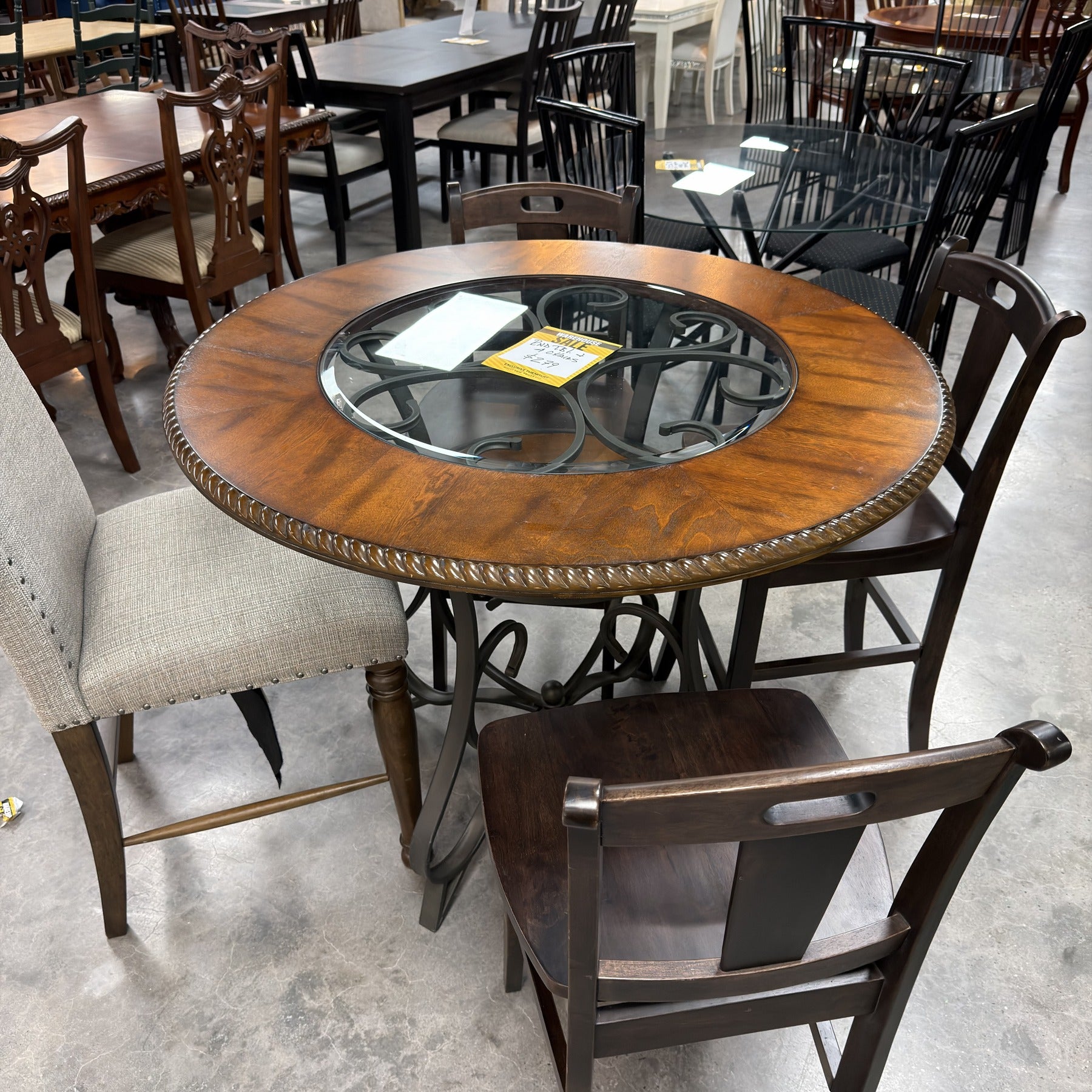 Willow Trace Round Table & 4 Chairs
