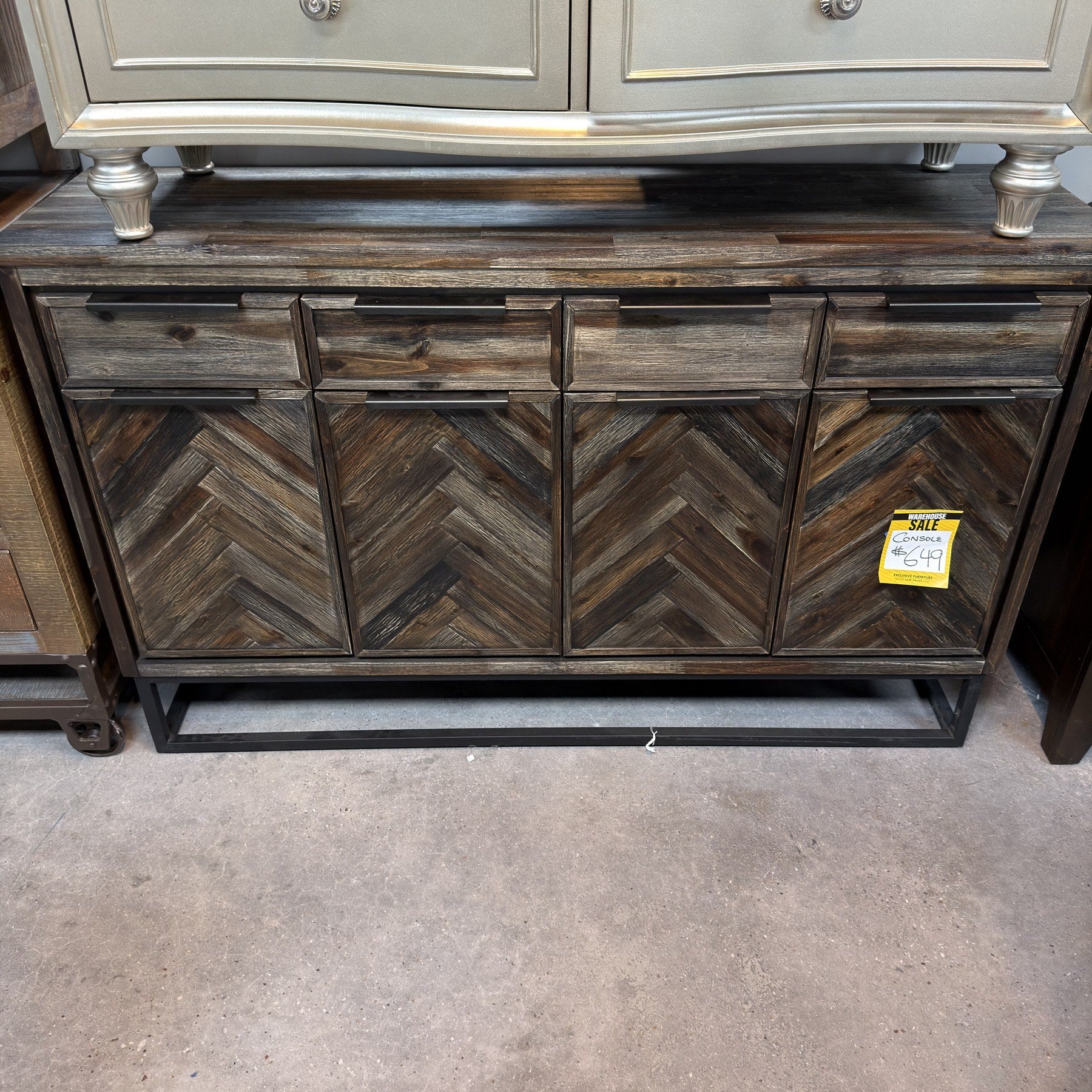 Briarwood Spacious Console
