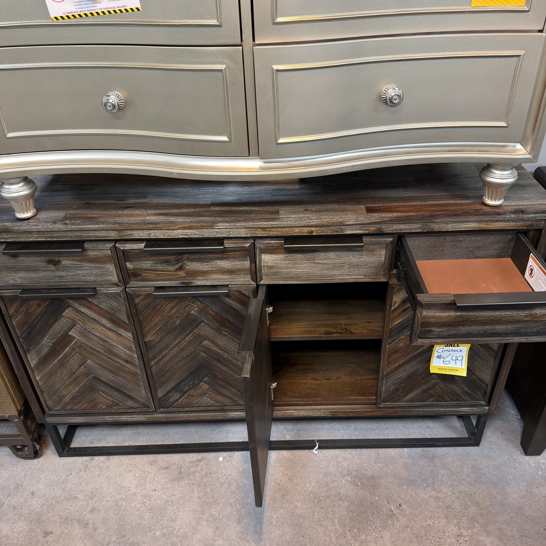 Briarwood Spacious Console