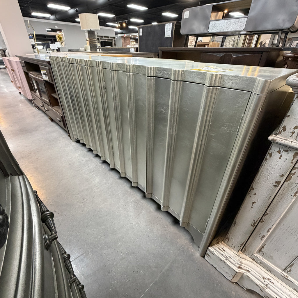 Mercury Flow Hall Console