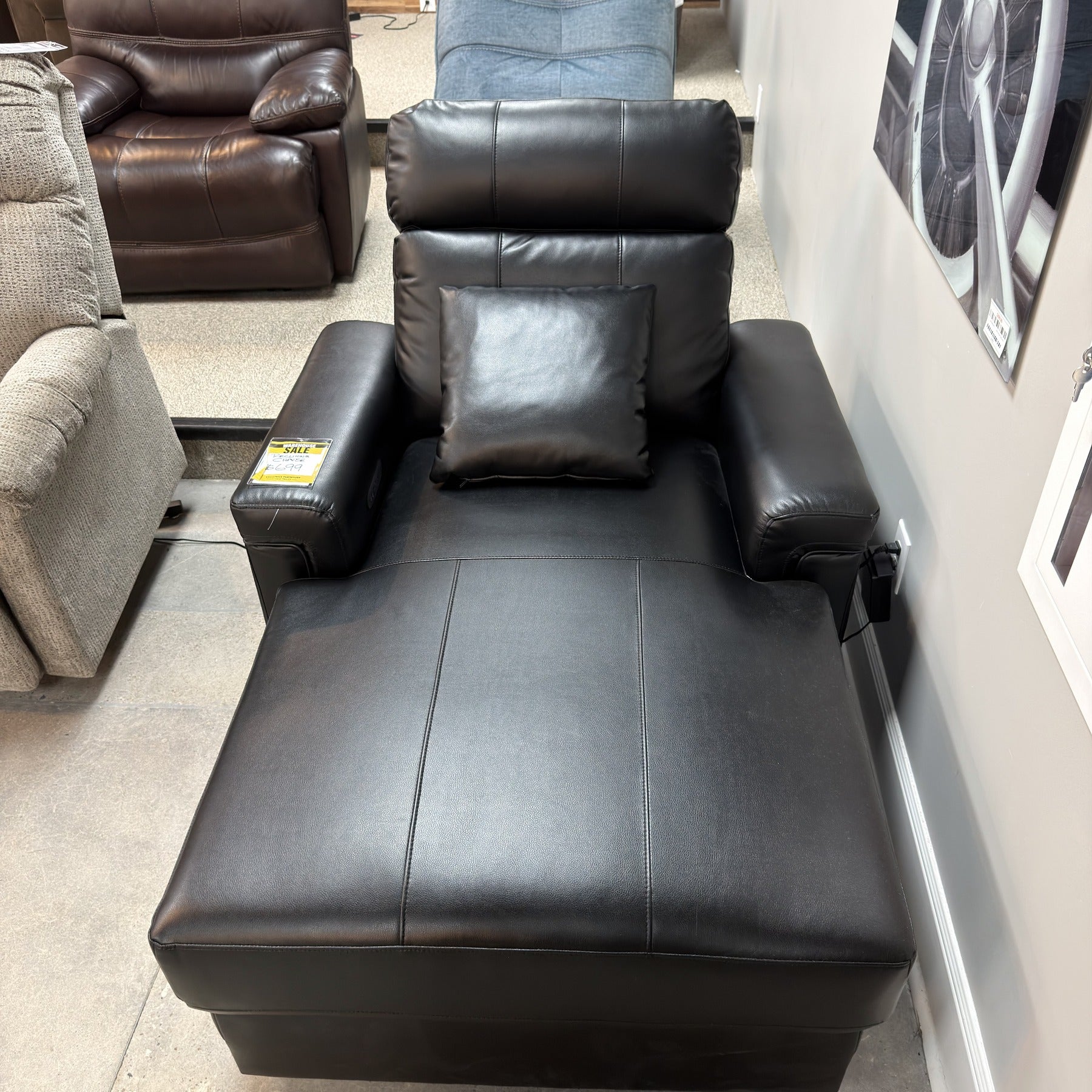 The Onyx Lounge Chaise