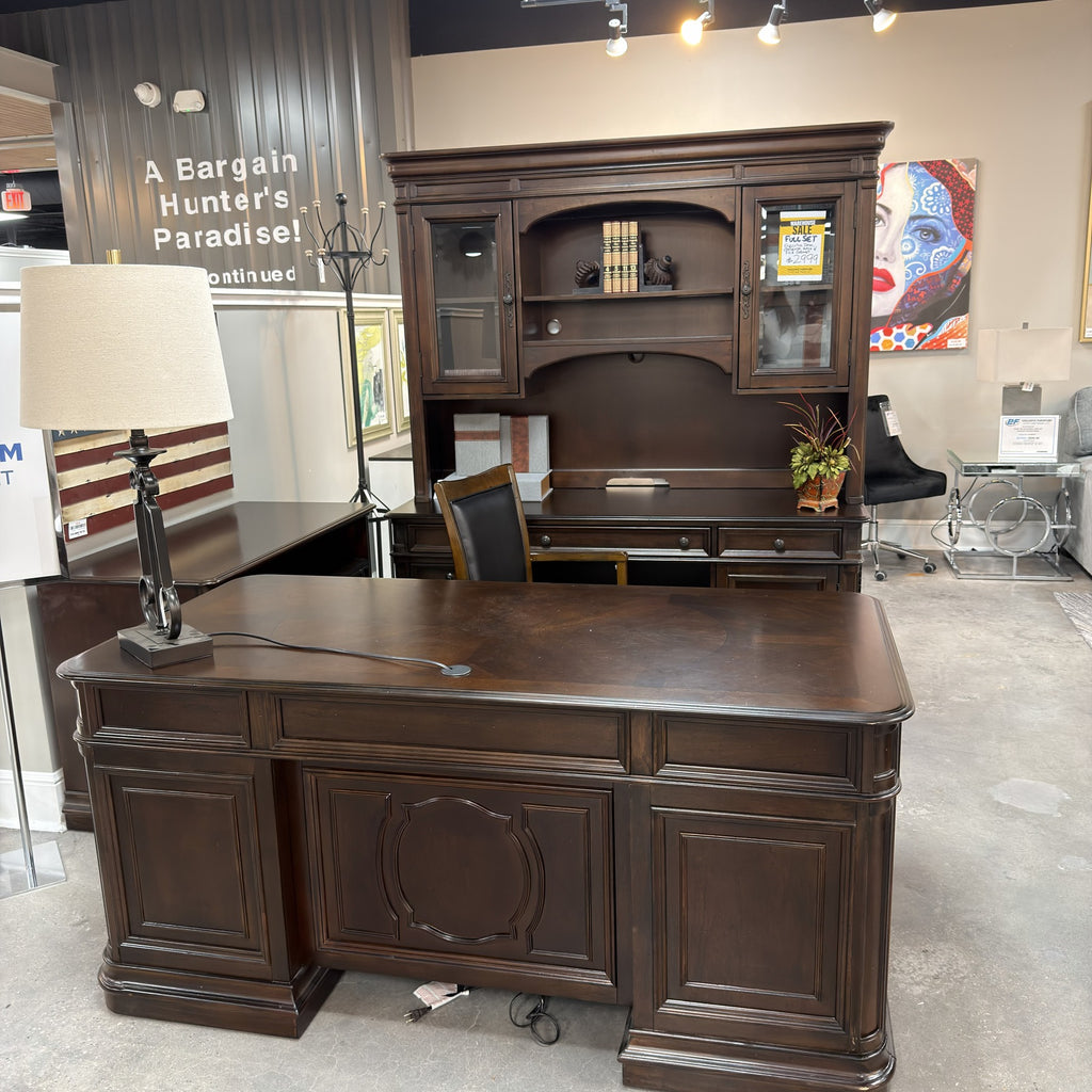 Wellington Executive Office Set