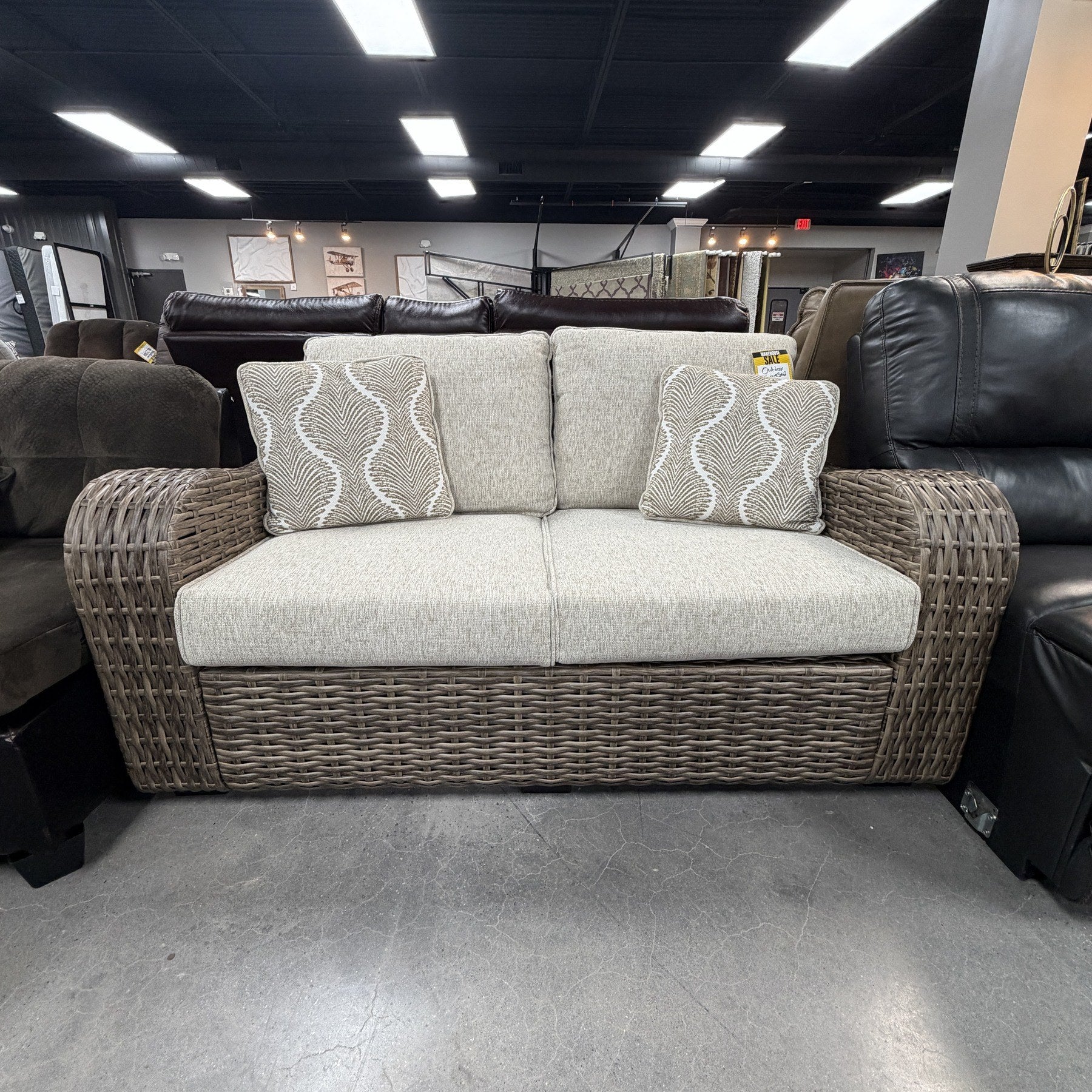 Mosaic Leaf Outdoor Loveseat