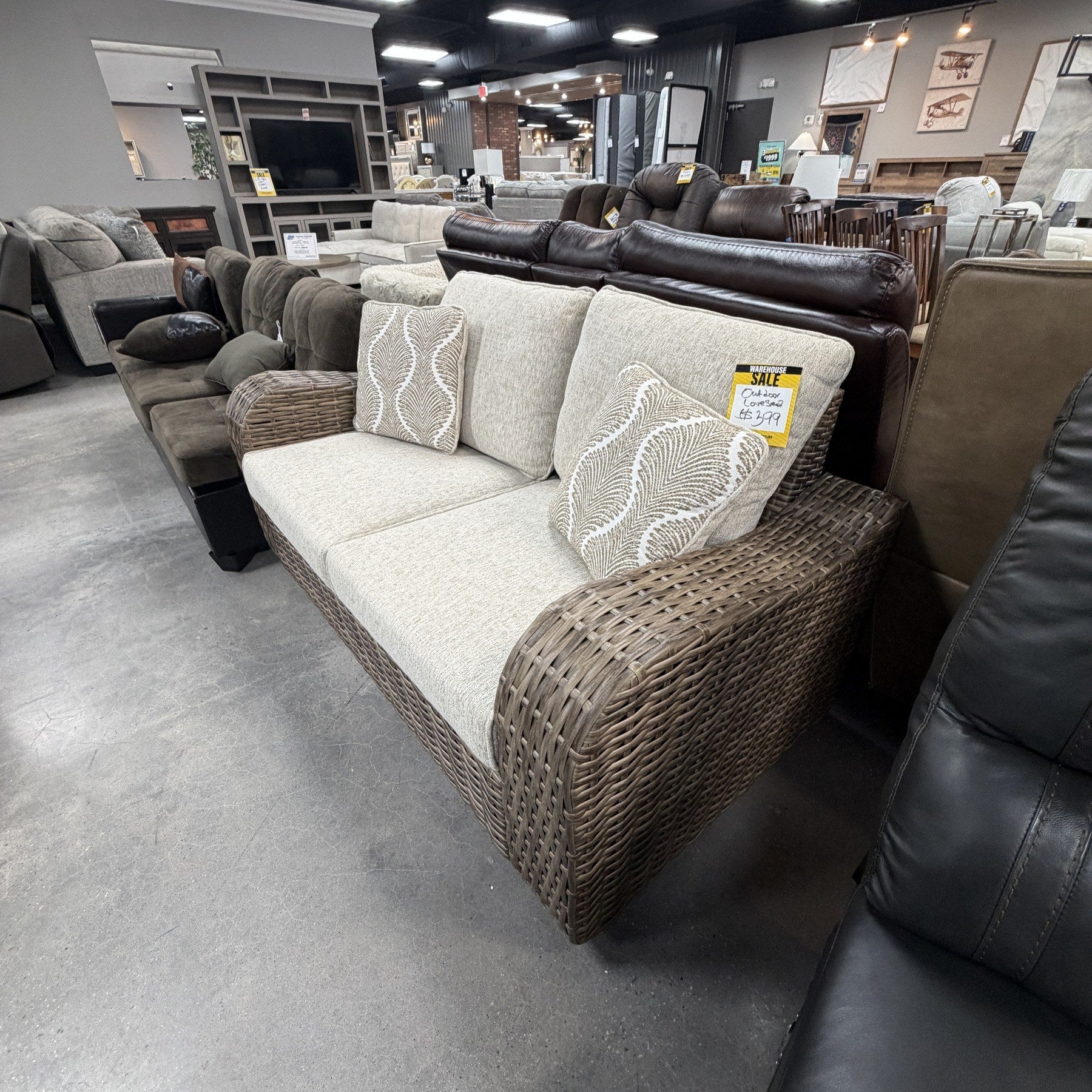 Mosaic Leaf Outdoor Loveseat